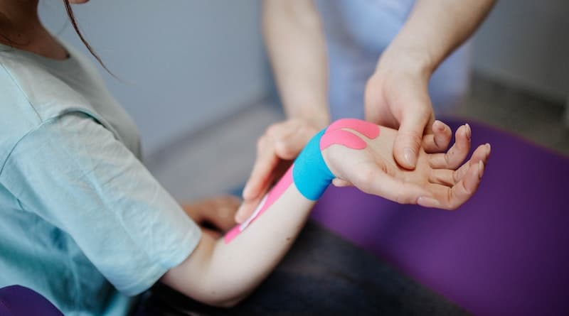 Elastic therapeutic tape - Therapy