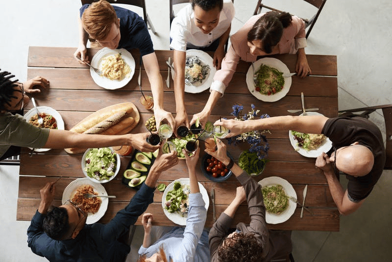 Pleasing Your Dinner Party Guests With Your Hosting Skills